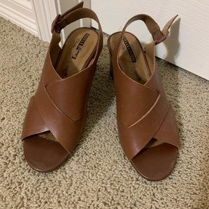 Clarks Collection - Soft Cushion Tan Heels - Size 9M